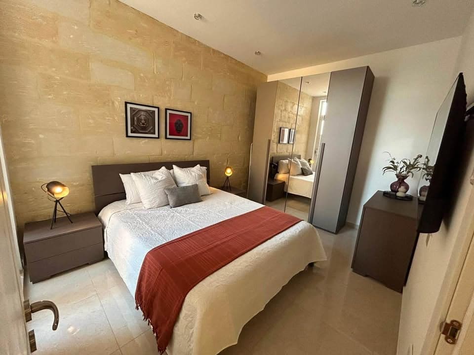 2-bedroom apartment for rent in Sliema, Malta - Image 3