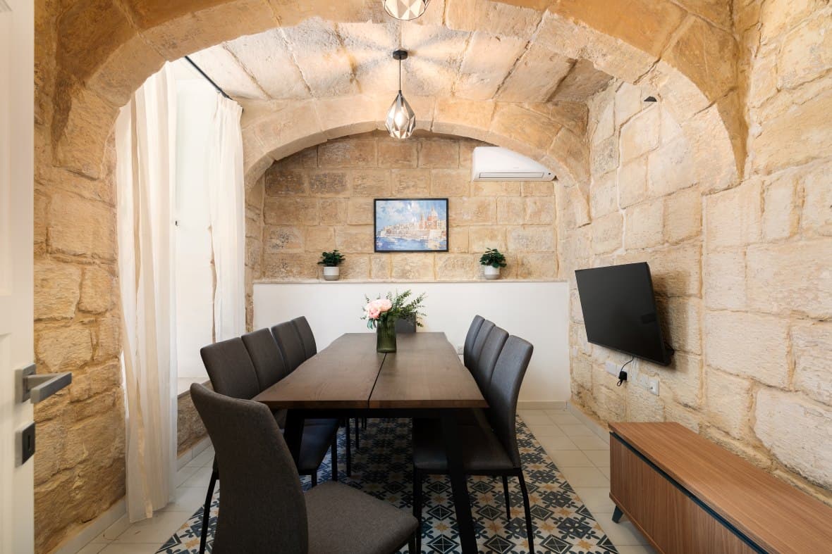Naxxar House of Character with Pool & Garage - Image 2