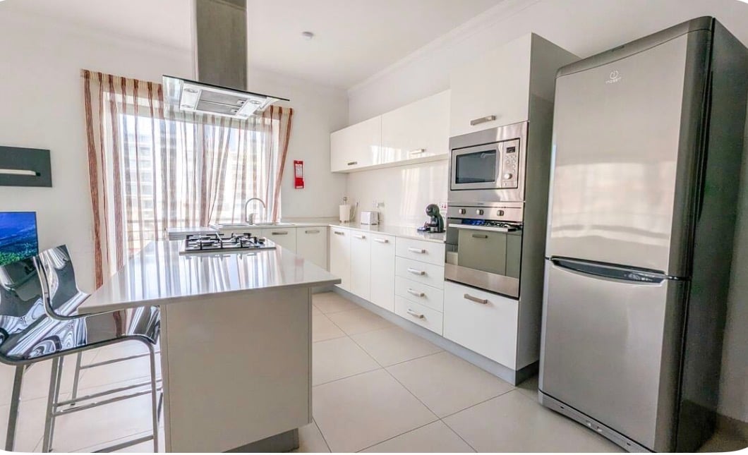 2 bedroom spinola seafront apartment - Image 1